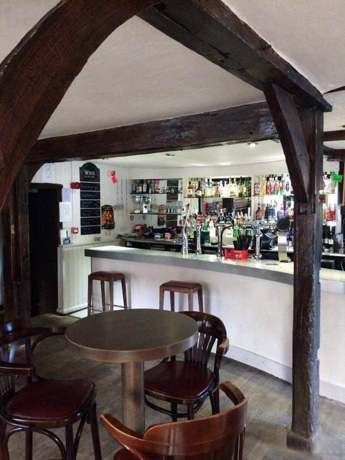 The Chequers Bed & Breakfast Ройстън Екстериор снимка